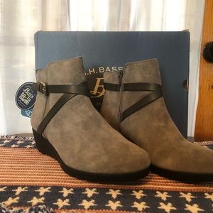 BASS Monique Wedge Heel Ankle Boot Grey NEW 9.5